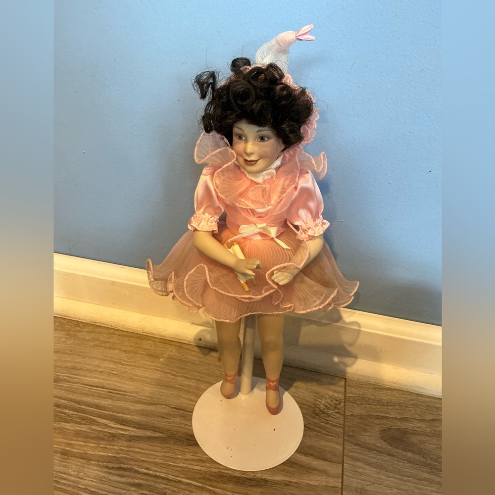 Franklin Heirloom Munchkin Girl Lullaby Porcelain Doll w/stand Wizard of Oz